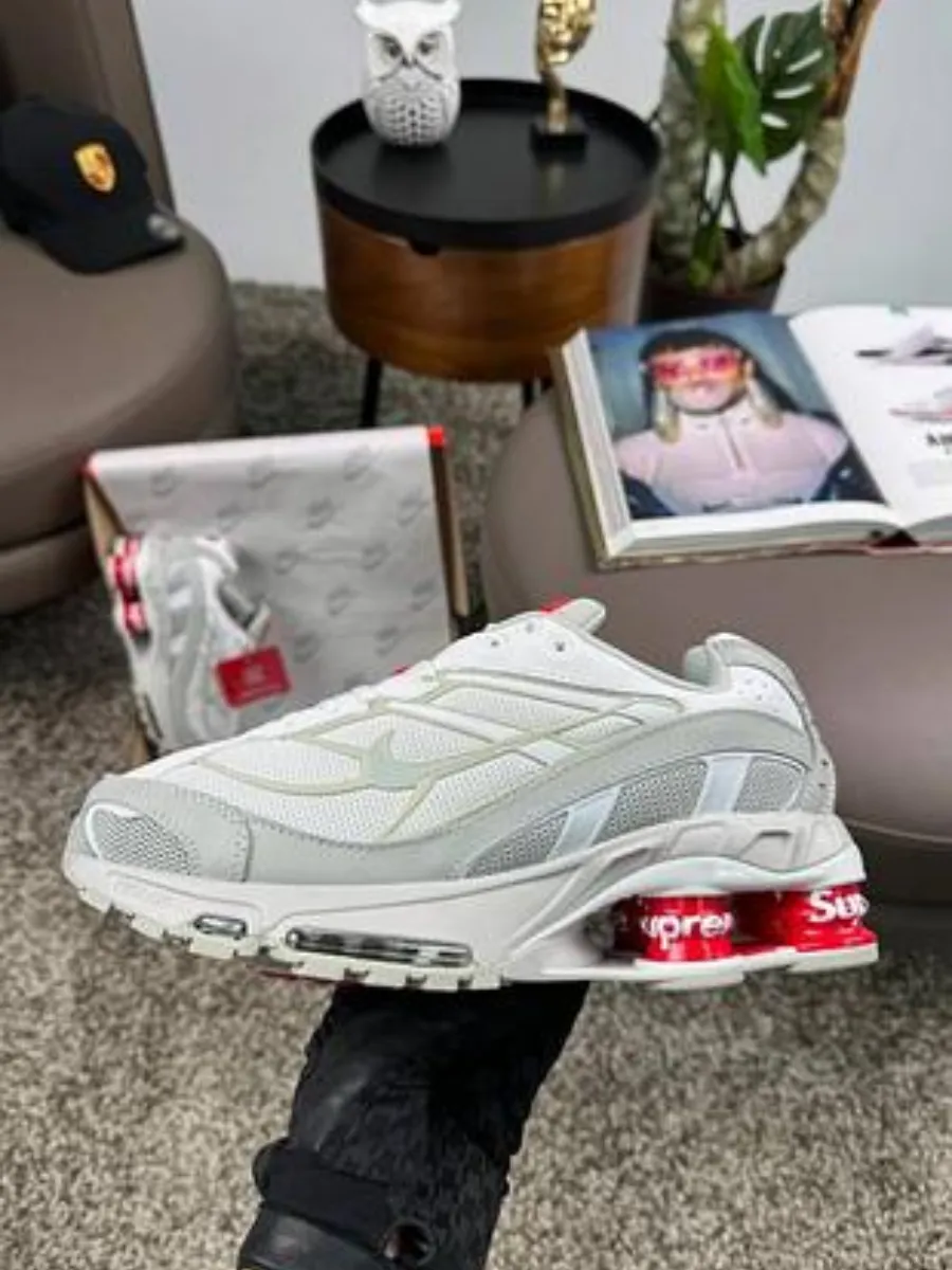 Кроссовки Supreme x Nike Shox Ride 2, вид спереди