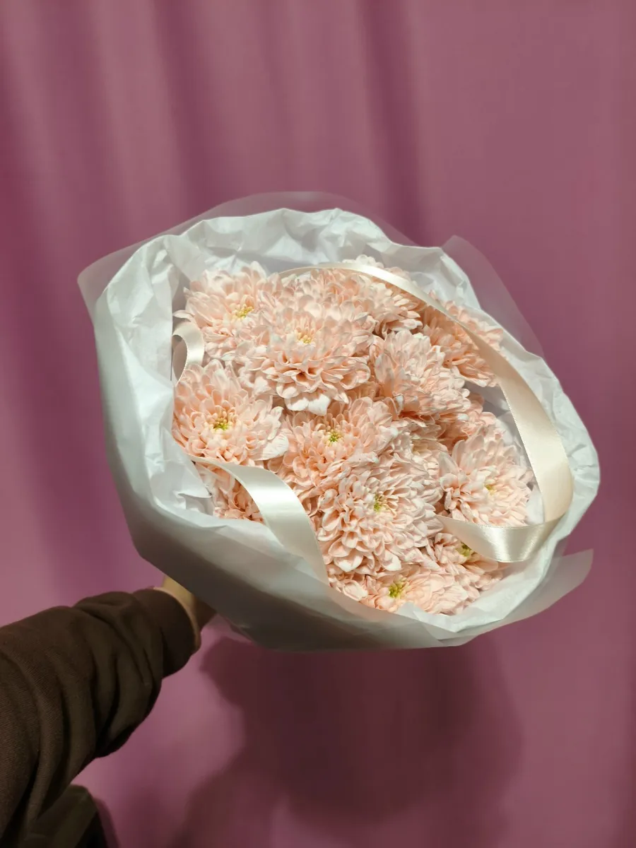 Букет хризантем персиковых