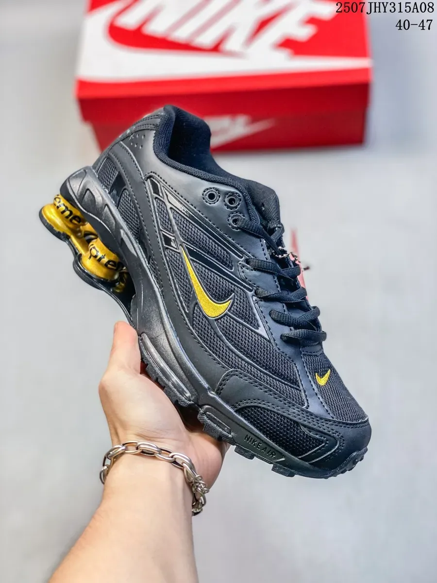 Кроссовки Supreme x Nike Shox Ride 2, вид спереди