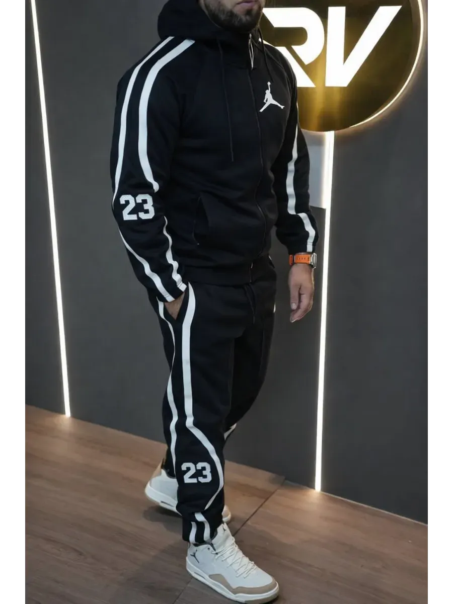 Спортивный костюм с капюшоном черный